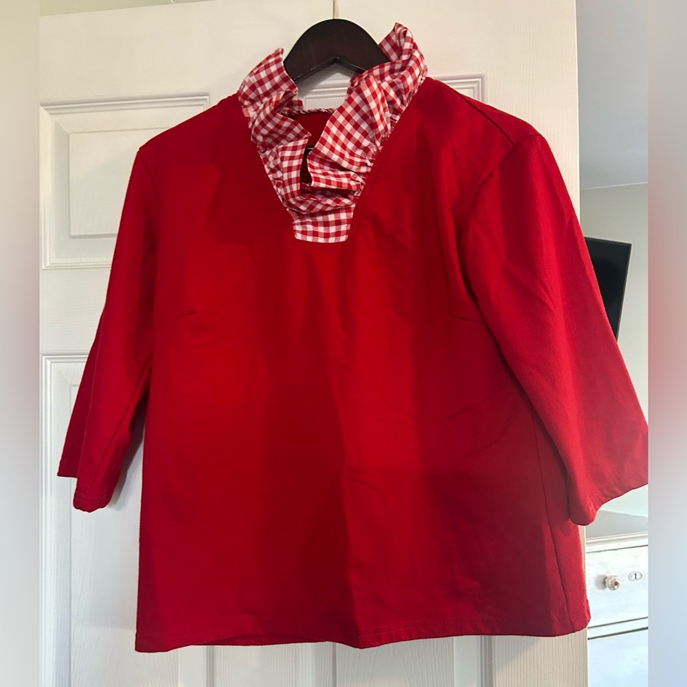 Elizabeth Wilson sweatshirt, size medium. Great Quality